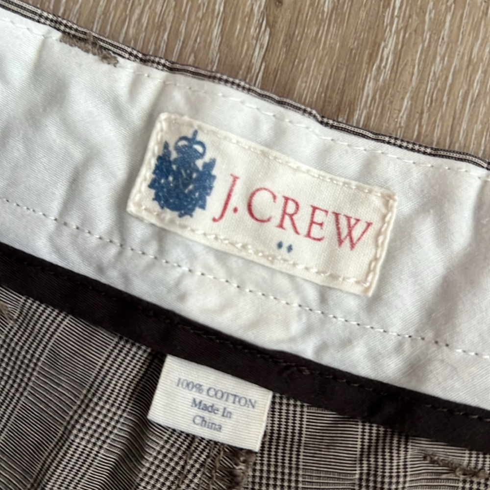 J CREW ~ Men’s size 35 flat front, cotton shorts, great condition!